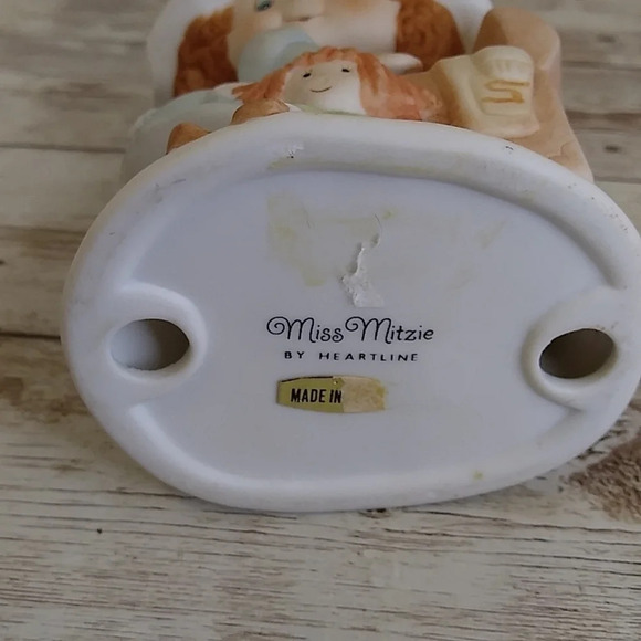 Miss Mitzie By Heartline Quilt Ceramic Figure 4 in - Picture 4 of 8